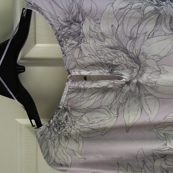 Vince Camuto overlay... - Picture 10 of 10